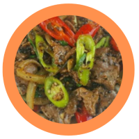 32. Nua Pad Pik Thai Dam (met rijst)